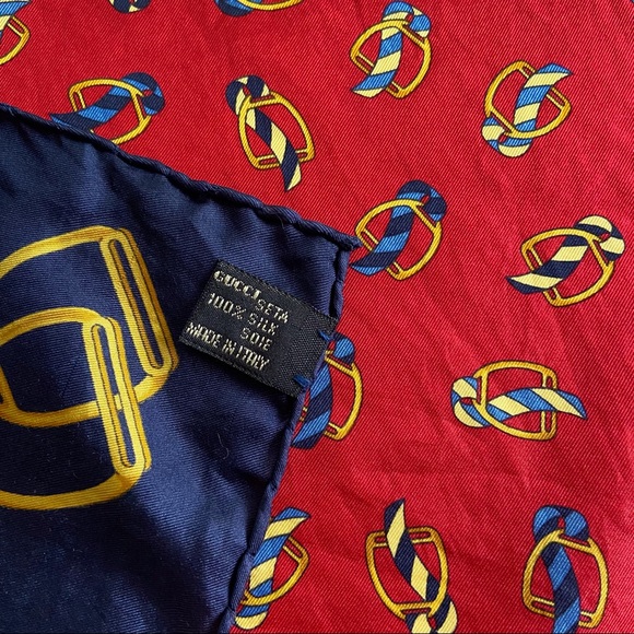 COPY - Gucci
handkerchief/ neck scarf
16x16 - Picture 4 of 7